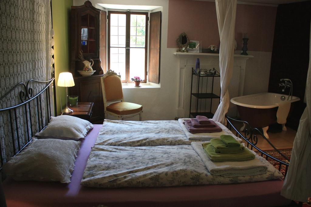 Affittacamere Casa Archi Losone Bagian luar foto